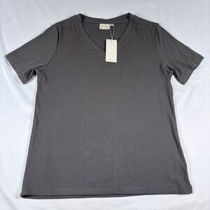 Love Olive Co Gray Ribbed V-Neck‎ T-Shirt Women’s Size Small Short Sleeve NWT